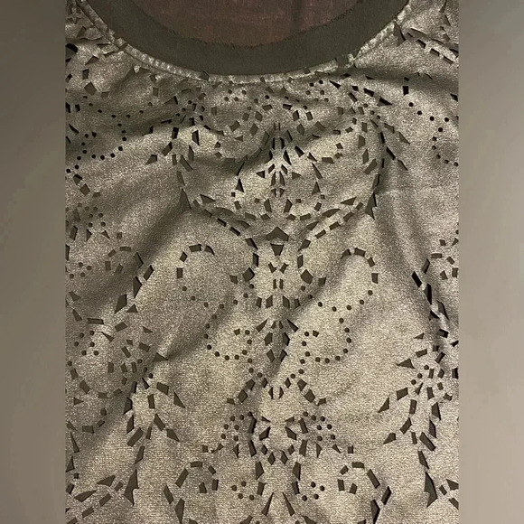 Tinley Road Black Laser-Cut Top with Sheer Back, size M - Picture 3 of 8